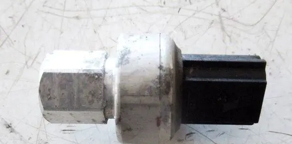 Ford Focus Air conditioning (A/C) pressure sensor BT43-19D594-AA AK3NA 6222A067M