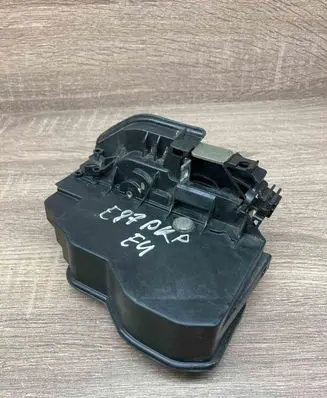 BMW 1 E81 E87 Front door lock 7167077