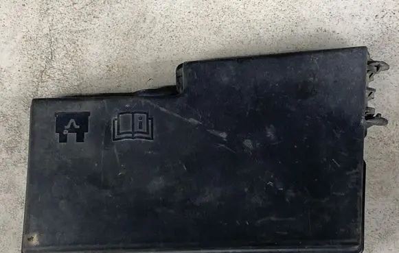 Volvo V50 Fuse box cover 30728346