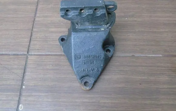 Opel Astra G Engine mounting bracket 90538557