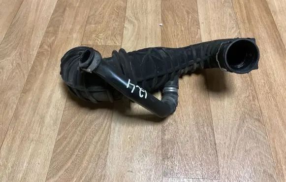 Ford Focus Breather hose/pipe 1M5Q6A886AB