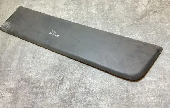 Rear fender molding trim