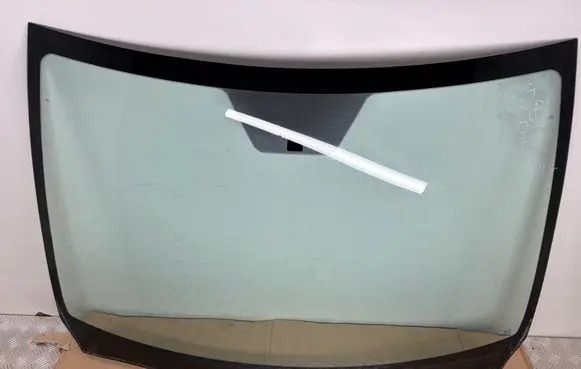 Peugeot 108 Front windscreen/windshield window 43R010826