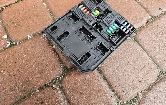 Renault Megane IV Fuse module 284B66727R