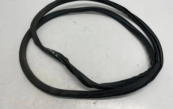 Opel Mokka X Rear door rubber seal (on body) 