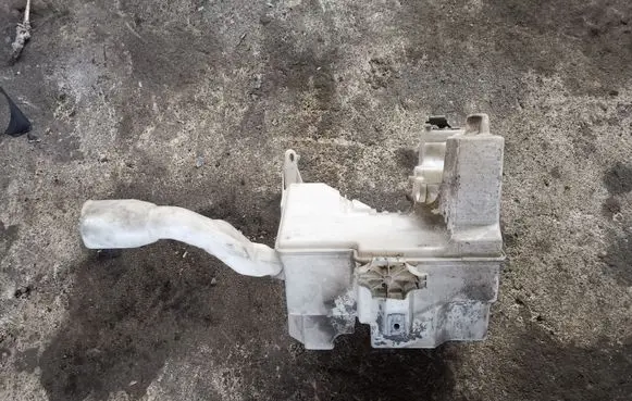 Citroen C6 Windshield washer fluid reservoir/tank