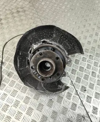 Rear wheel hub