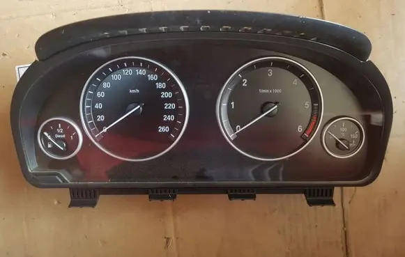 BMW 5 F10 F11 Speedometer (instrument cluster) 6831799