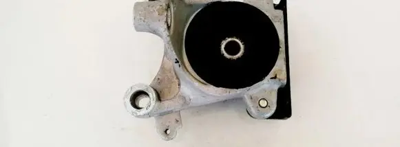 Honda CR-V Engine mount bracket