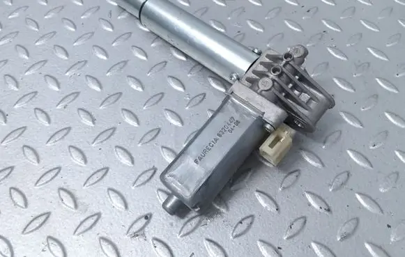 BMW 7 E65 E66 Seat adjustment motor 8320447 0390203230