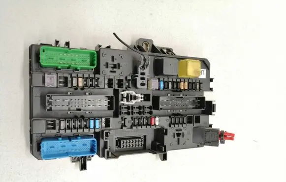 Opel Astra H Fuse module 5DK00866933 13222173