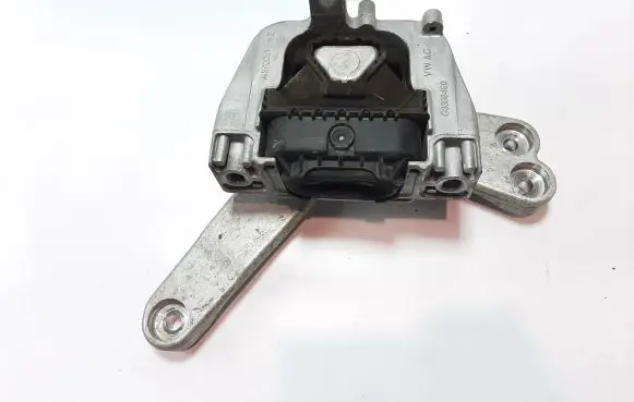 Volkswagen Golf VII Engine mount bracket 5Q0199262S