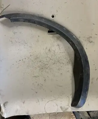 Opel Frontera B Front arch trim 