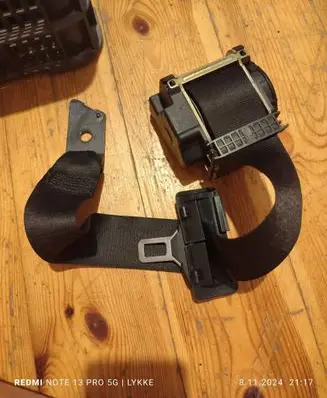 BMW 5 E39 Rear seatbelt 16398D 8174888