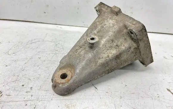 Mercedes-Benz E W124 Engine mounting bracket A6032234504 6032234504 R6032234504
