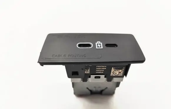 Volvo XC60 USB socket connector 32375814