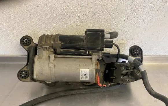 BMW X5 F15 Air suspension compressor/pump 687517702 6875177 20202410