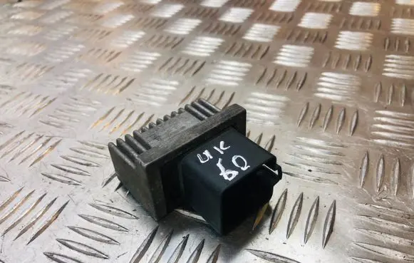 Opel Vivaro Glow plug pre-heat relay 7700115078