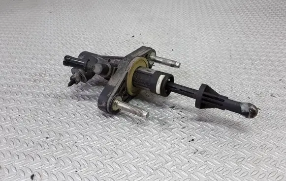 Toyota Yaris Clutch master cylinder 314200D121
