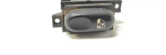 Renault Laguna I Electric window control switch 7700822677B