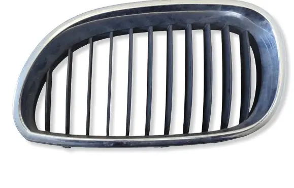 BMW 5 E60 E61 Front bumper upper radiator grill 7027061A 51137027061A 7065701