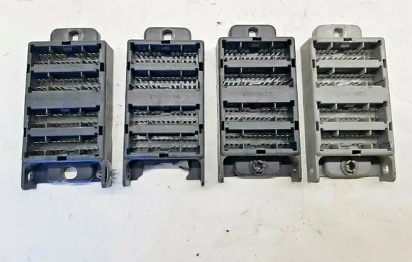 KIA Sorento Fuse module 913103E810