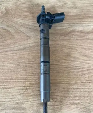 Volkswagen Scirocco Fuel injector 03L130277 081002 0445116030