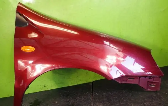 Nissan Almera Tino Fender