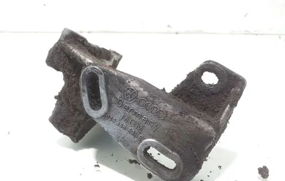 Audi 100 S4 C4 Engine mounting bracket 048145531E