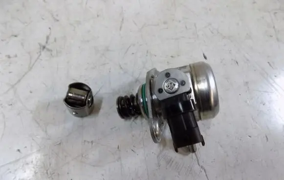 Volvo XC40 Fuel injection high pressure pump