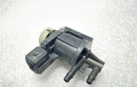 Audi A4 S4 B5 8D Turbo solenoid valve 1J0906283A