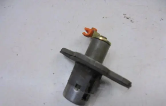 Toyota Carina T210 Front door lock (next to the handle) 