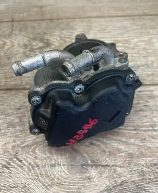 Volkswagen PASSAT B8 Throttle valve 04L128063AA