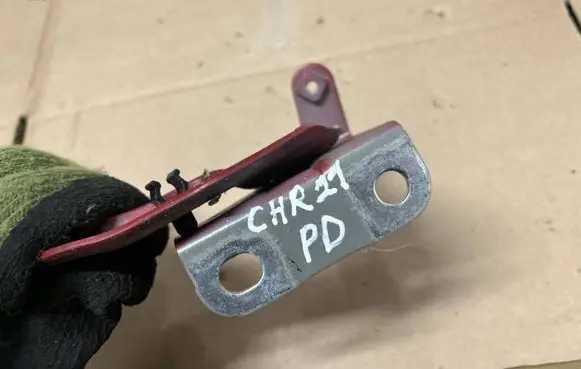 Toyota C-HR I Front door upper hinge 