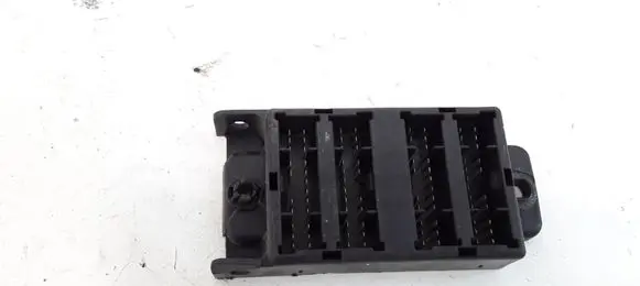 KIA Sorento Fuse module 913103E810