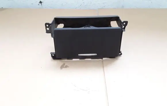Cup holder front