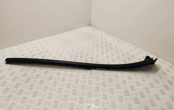 Opel Vivaro Windshield trim 93867905 104555A2 104553A2