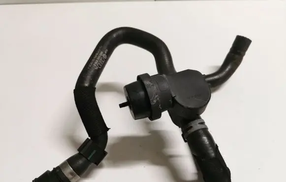 Audi A5 8T 8F Engine coolant pipe/hose 8K1819376J