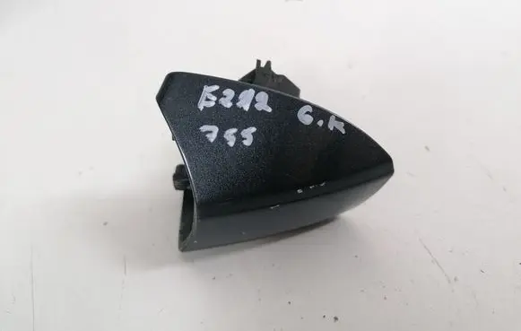 Mercedes-Benz E W212 Front door handle cover A2047600320