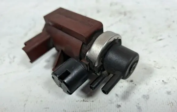 Volvo S40 Turbo solenoid valve 9650098380 72832804 04T210