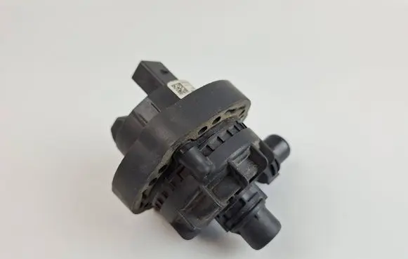 Jaguar F-Pace Electric auxiliary coolant/water pump M8E28501DB M8A218D473BB
