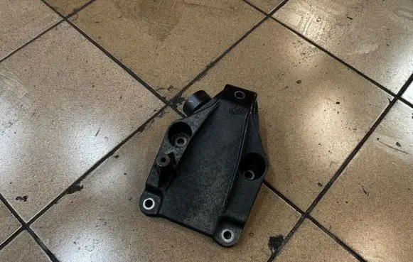 BMW 7 F01 F02 F03 F04 Engine mounting bracket 6777623 13992610 GD01524