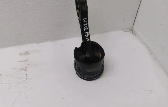 Mercedes-Benz E W212 Piston with connecting rod