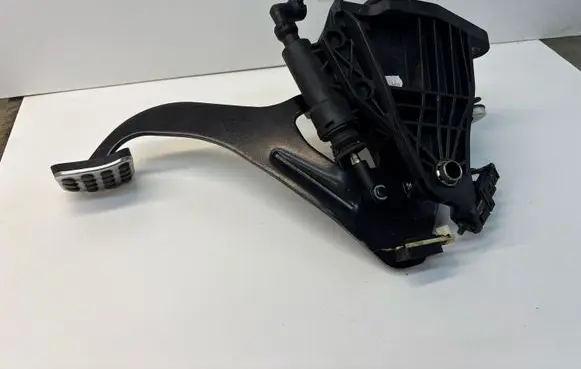 Mercedes-Benz A W176 Clutch pedal A2462900312