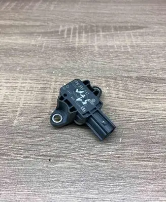 Audi A3 S3 8P Airbag deployment crash/impact sensor 8P0955557