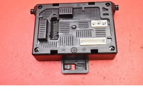 Renault Modus Fuse box set 8200528485