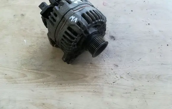 Skoda Fabia Mk1 (6Y) Generator/alternator 037903025M