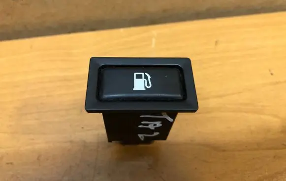 Toyota Avensis T250 Fuel tank opening switch 156795