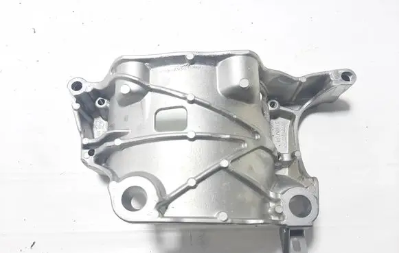Volvo XC40 Generator/alternator bracket 31480101