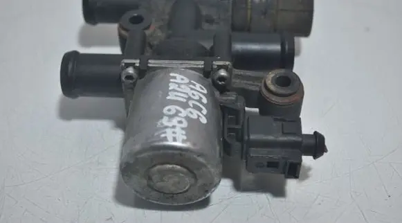 Audi A6 Allroad C6 Coolant heater control valve 8E0820035B